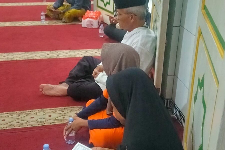 Santunan Anak Yatim Piatu - Musholla Al-Azhar Koja Lagoa Jakarta Utara 1